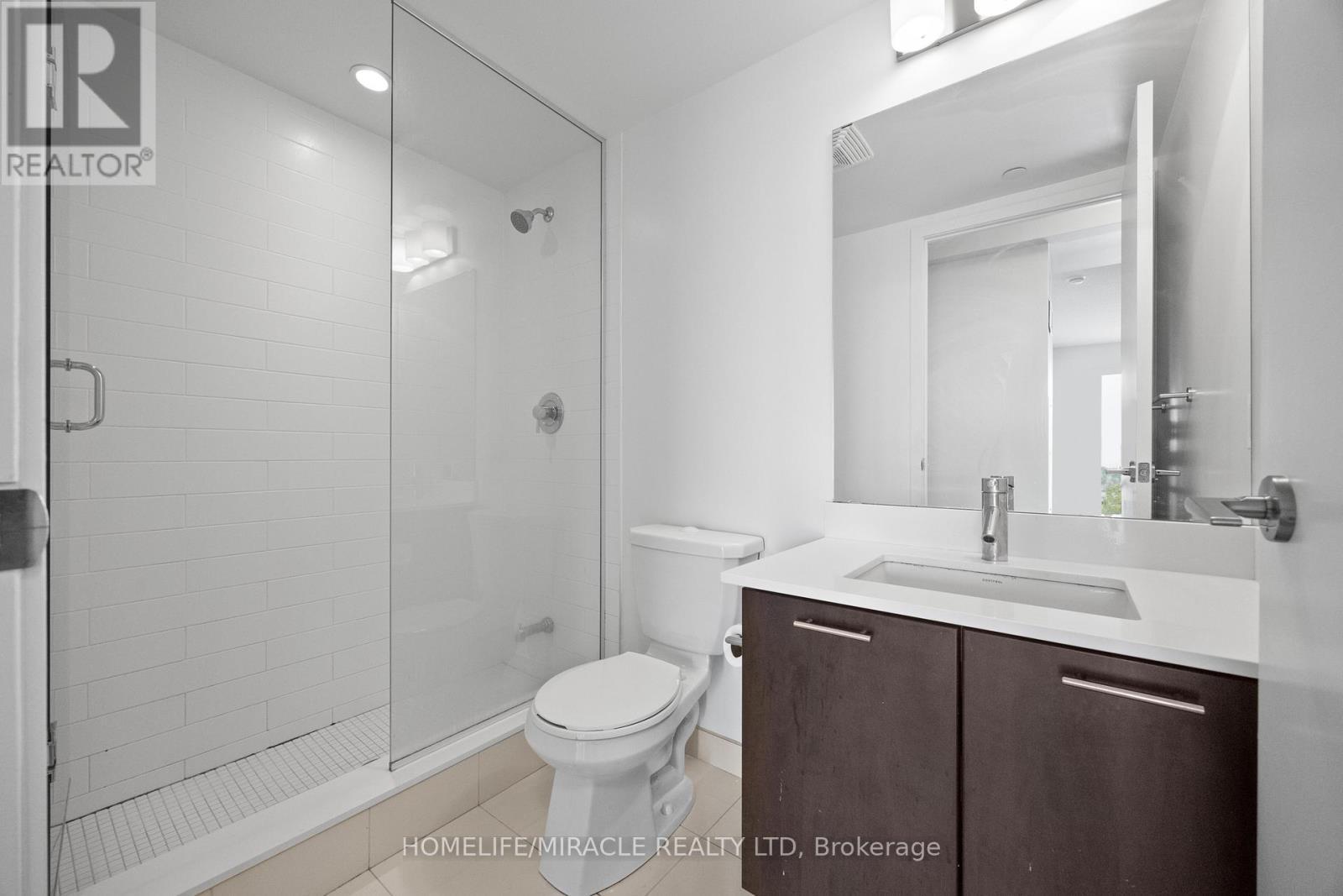 2004 - 2220 Lakeshore Boulevard W, Toronto, ON - Indoor Photo Showing Bathroom