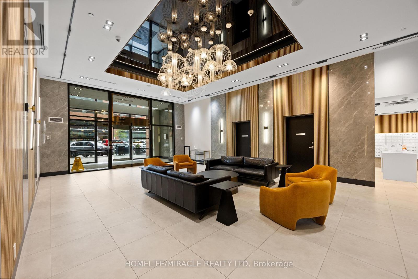 2004 - 2220 Lakeshore Boulevard W, Toronto, ON - Indoor Photo Showing Other Room