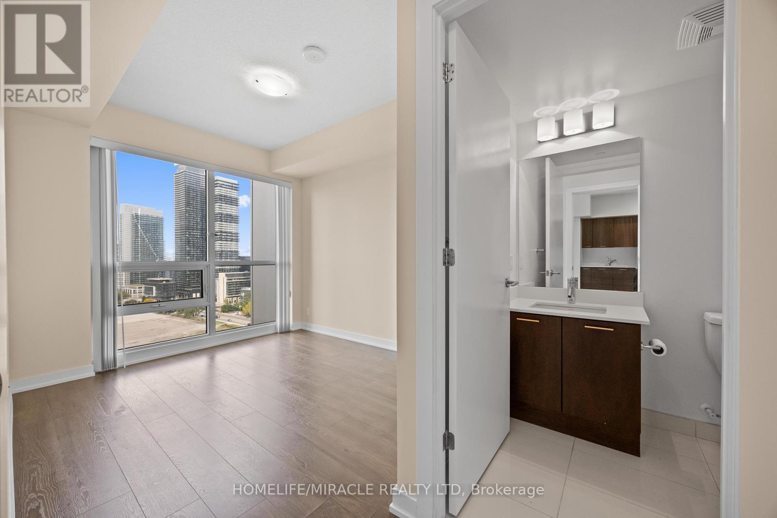 2004 - 2220 Lakeshore Boulevard W, Toronto, ON - Indoor Photo Showing Other Room