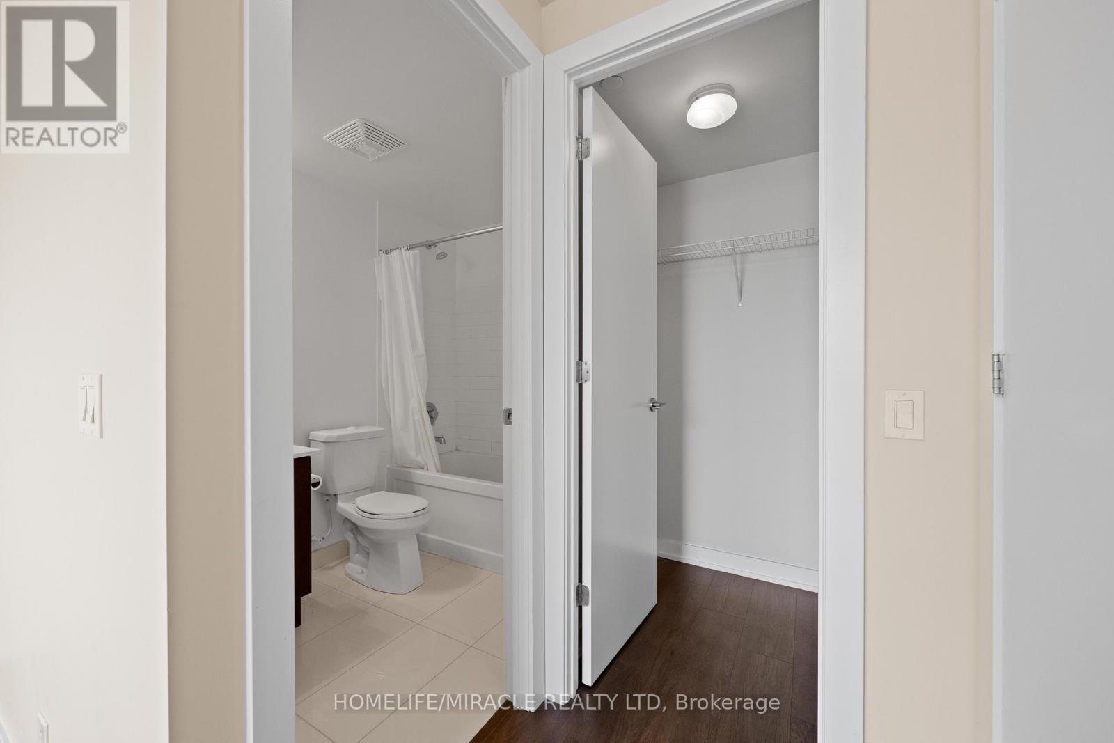 2004 - 2220 Lakeshore Boulevard W, Toronto, ON - Indoor Photo Showing Bathroom