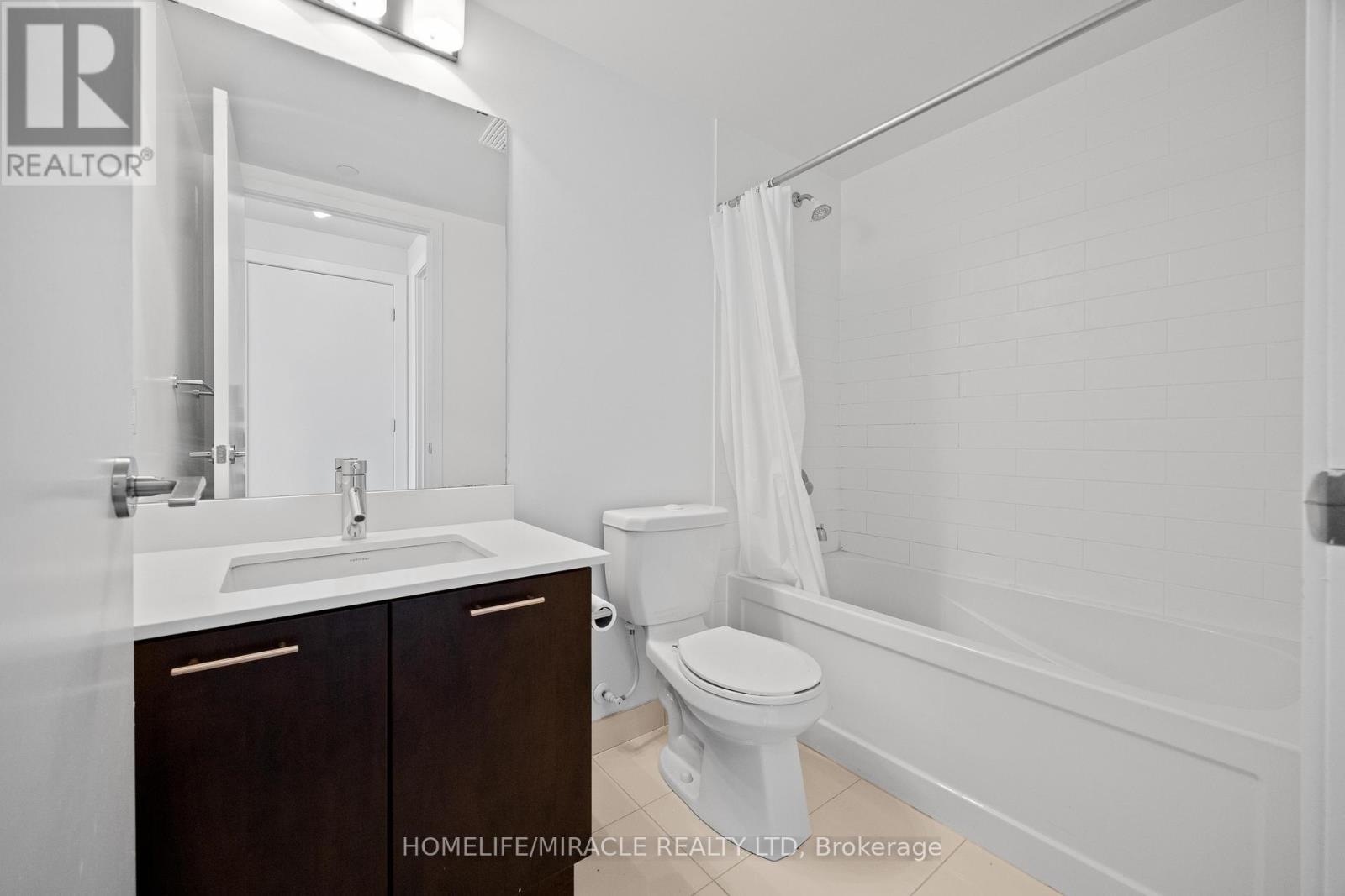 2004 - 2220 Lakeshore Boulevard W, Toronto, ON - Indoor Photo Showing Bathroom