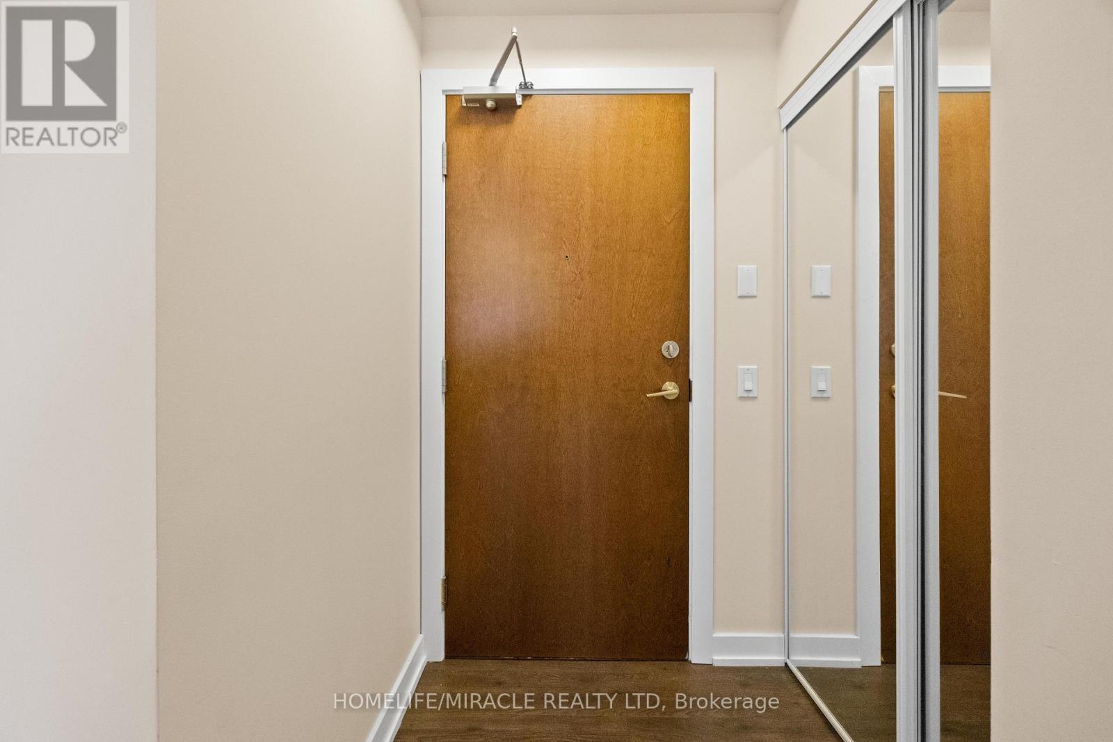 2004 - 2220 Lakeshore Boulevard W, Toronto, ON - Indoor Photo Showing Other Room