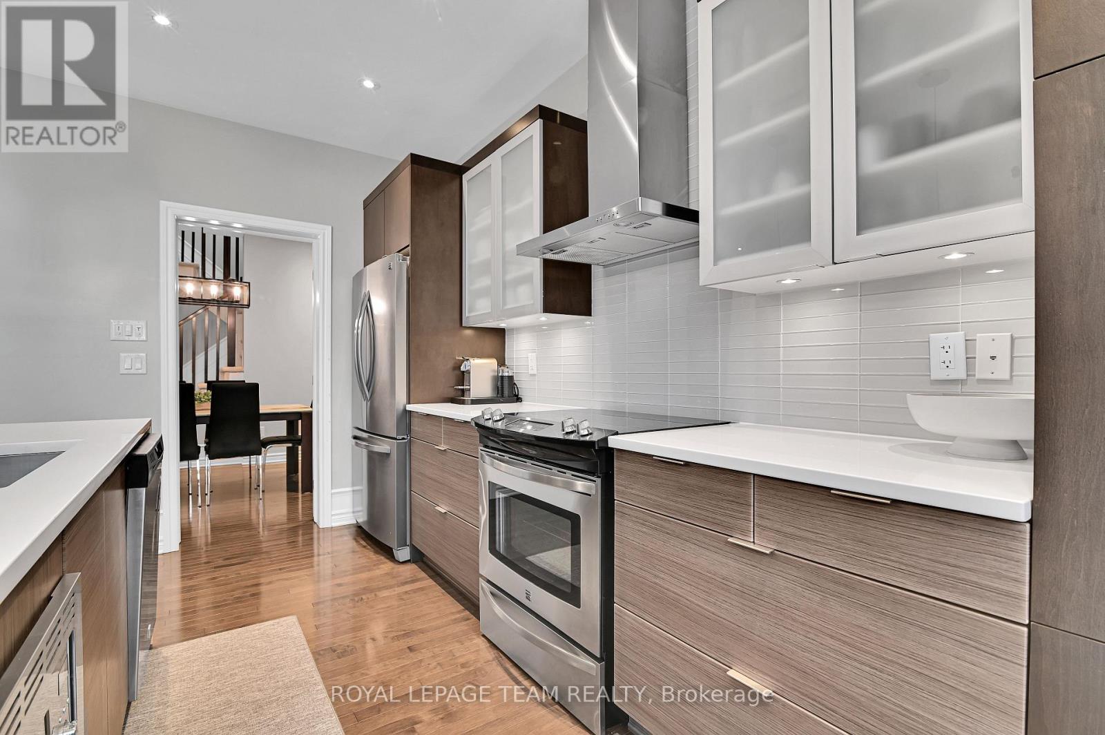 743 Brian Good Avenue, Ottawa, ON - Indoor Photo Showing Kitchen With Upgraded Kitchen