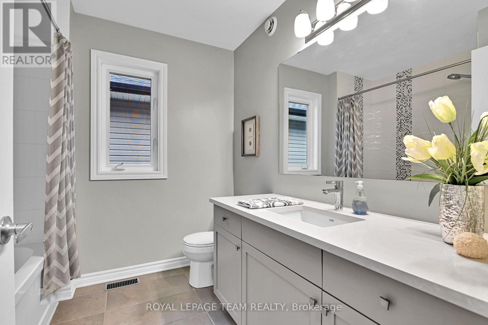 743 Brian Good Avenue, Ottawa, ON - Indoor Photo Showing Bathroom
