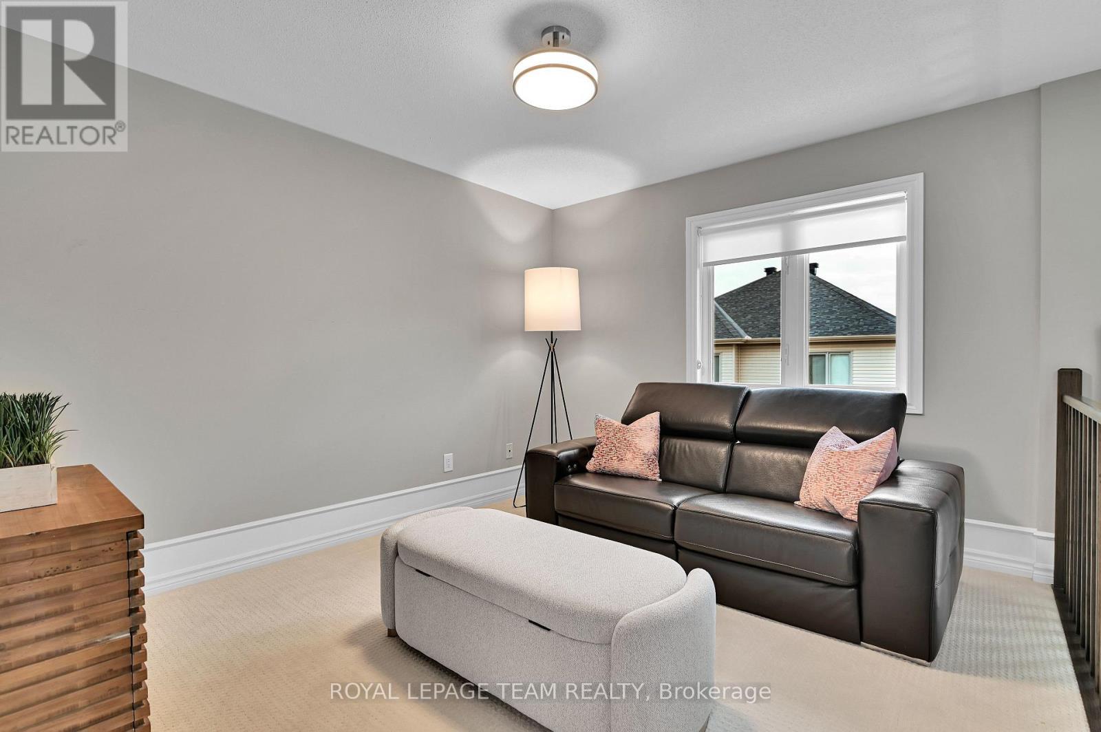 743 Brian Good Avenue, Ottawa, ON - Indoor Photo Showing Living Room