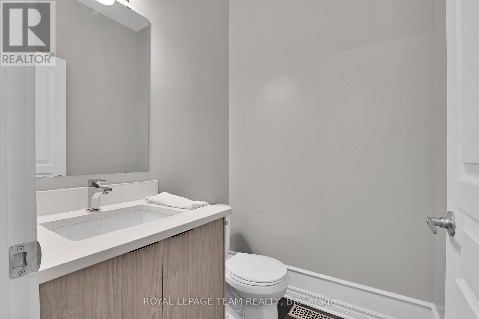 743 Brian Good Avenue, Ottawa, ON - Indoor Photo Showing Bathroom