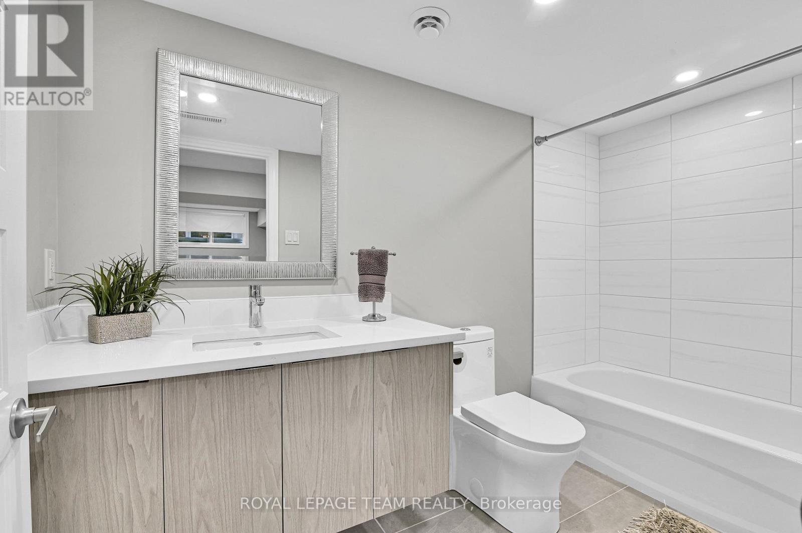 743 Brian Good Avenue, Ottawa, ON - Indoor Photo Showing Bathroom