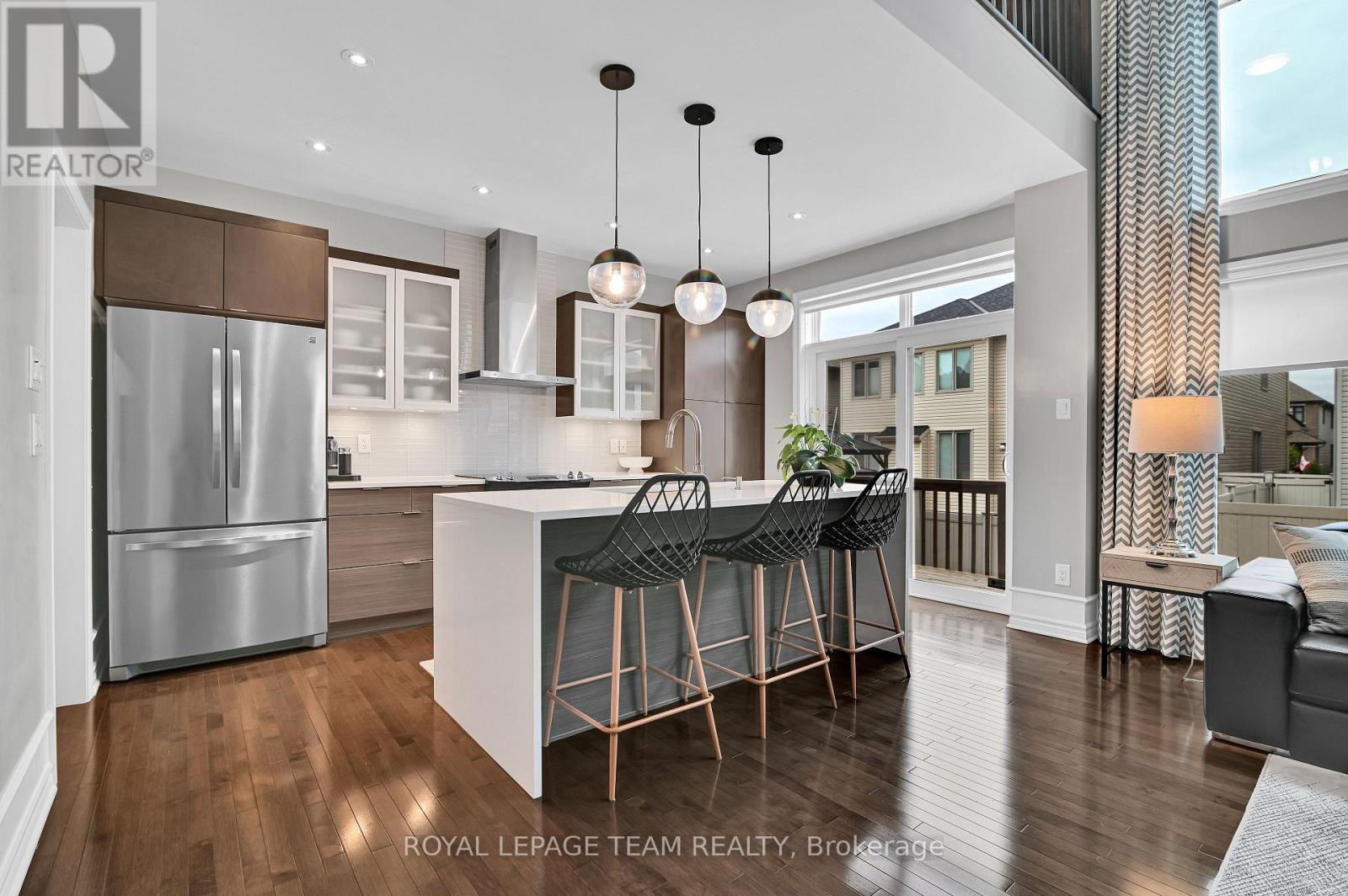 743 Brian Good Avenue, Ottawa, ON - Indoor Photo Showing Kitchen With Upgraded Kitchen