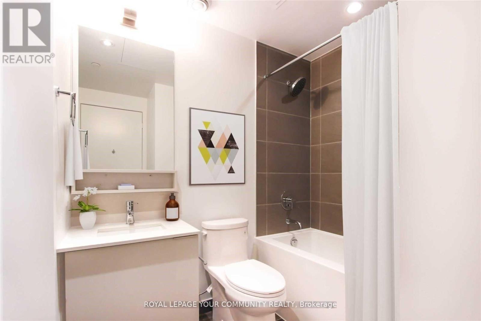 5311 - 950 Portage Parkway, Vaughan, ON - Indoor Photo Showing Bathroom