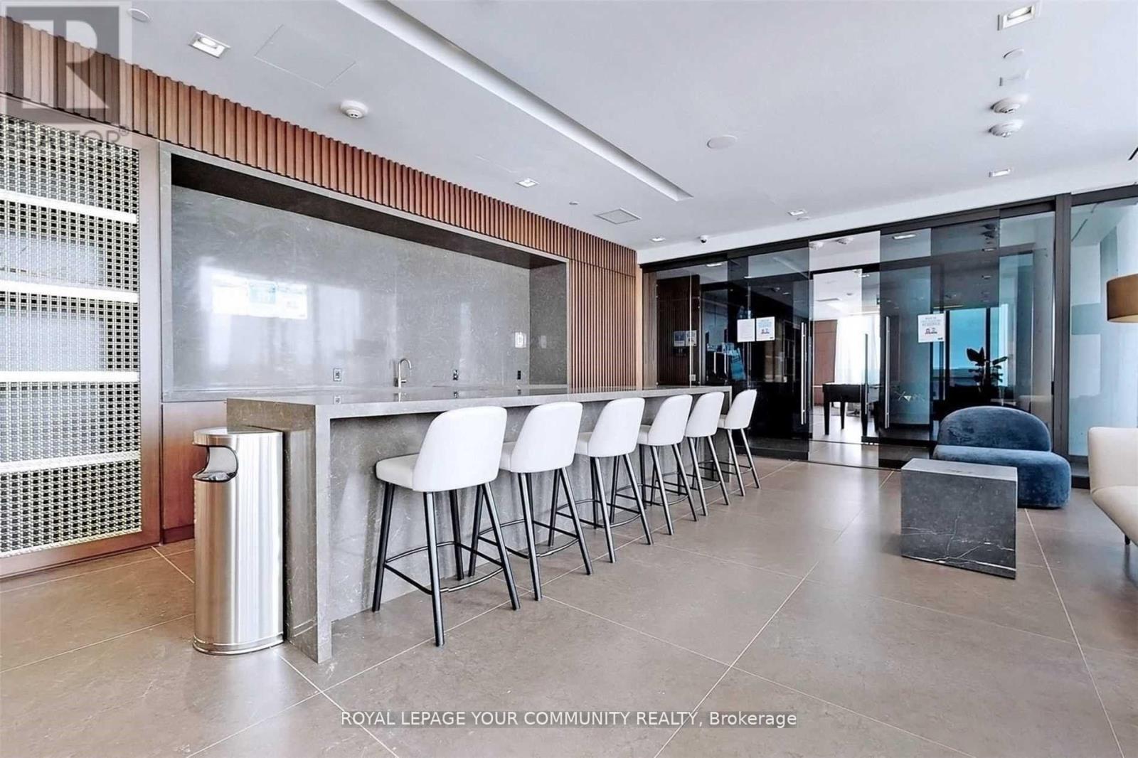 5311 - 950 Portage Parkway, Vaughan, ON - Indoor