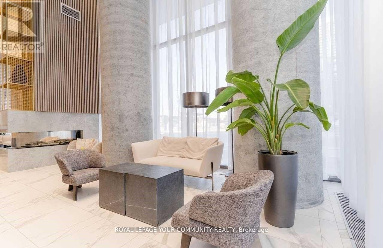 5311 - 950 Portage Parkway, Vaughan, ON - Indoor