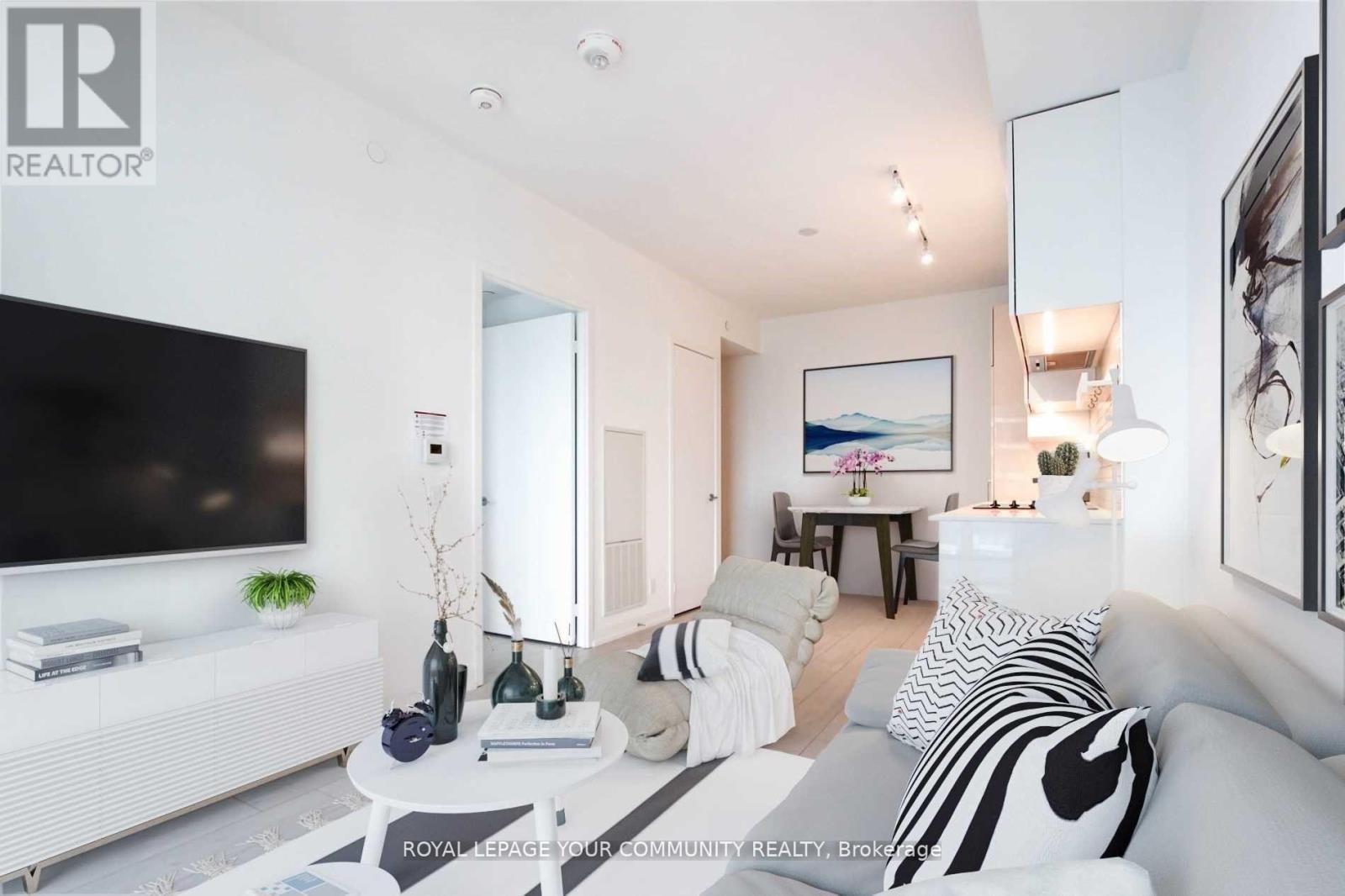 5311 - 950 Portage Parkway, Vaughan, ON - Indoor Photo Showing Living Room