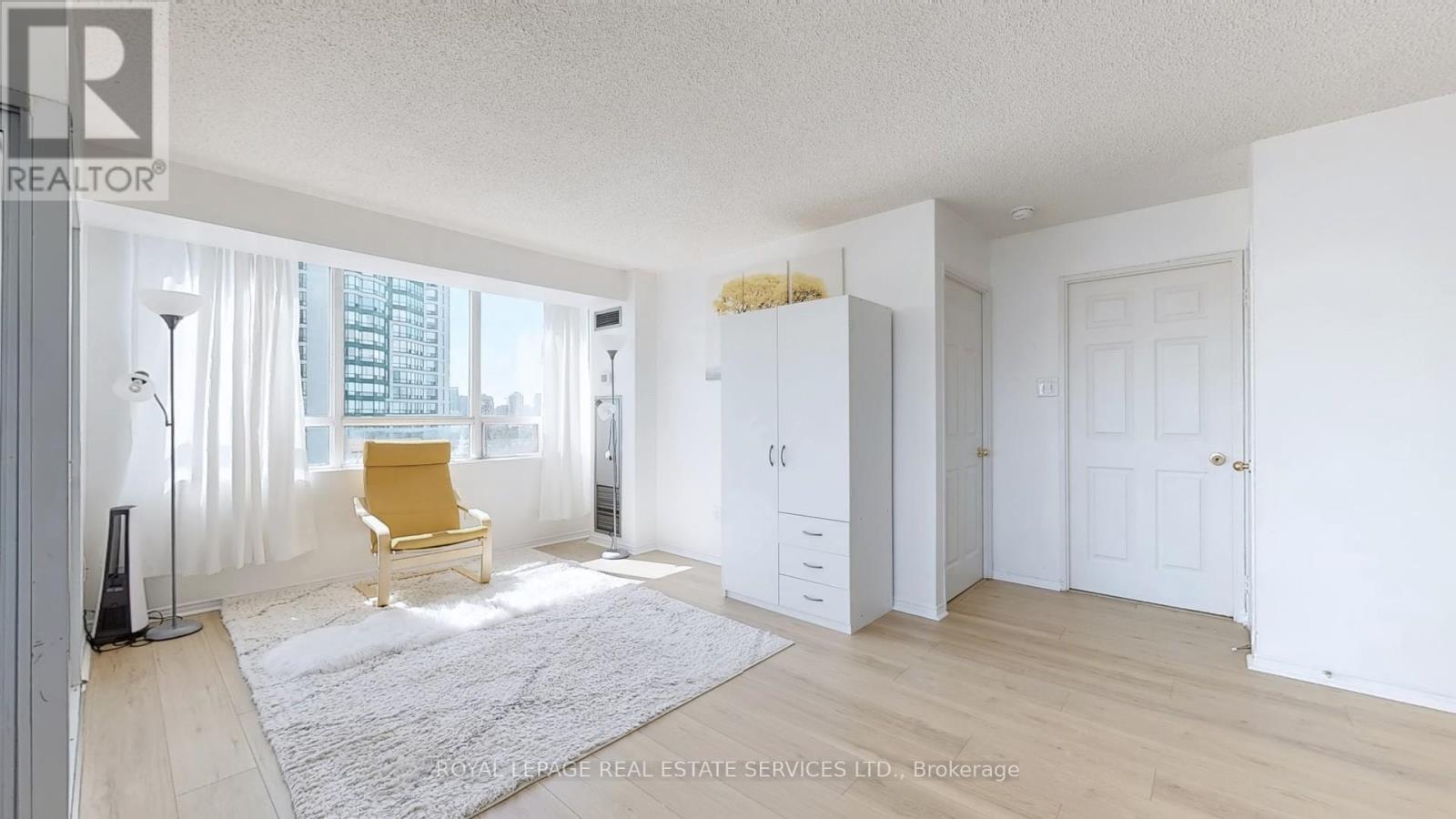 1111 - 50 Kingsbridge Garden, Mississauga, ON - Indoor