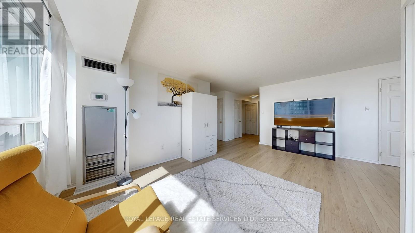 1111 - 50 Kingsbridge Garden, Mississauga, ON - Indoor Photo Showing Bedroom