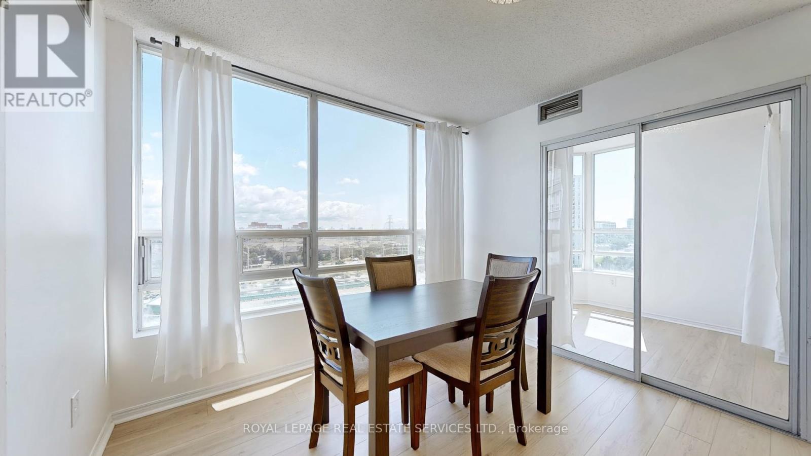 1111 - 50 Kingsbridge Garden, Mississauga, ON - Indoor Photo Showing Dining Room