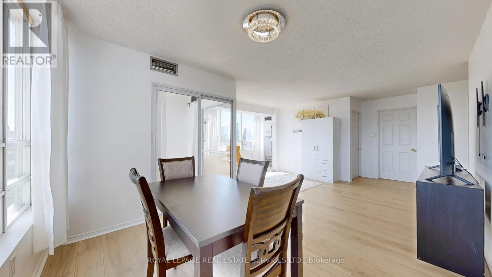 1111 - 50 Kingsbridge Garden, Mississauga, ON - Indoor Photo Showing Dining Room
