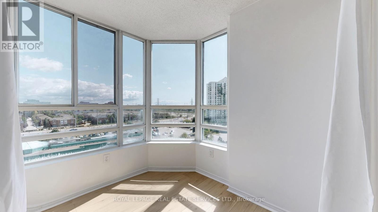 1111 - 50 Kingsbridge Garden, Mississauga, ON - Indoor Photo Showing Other Room