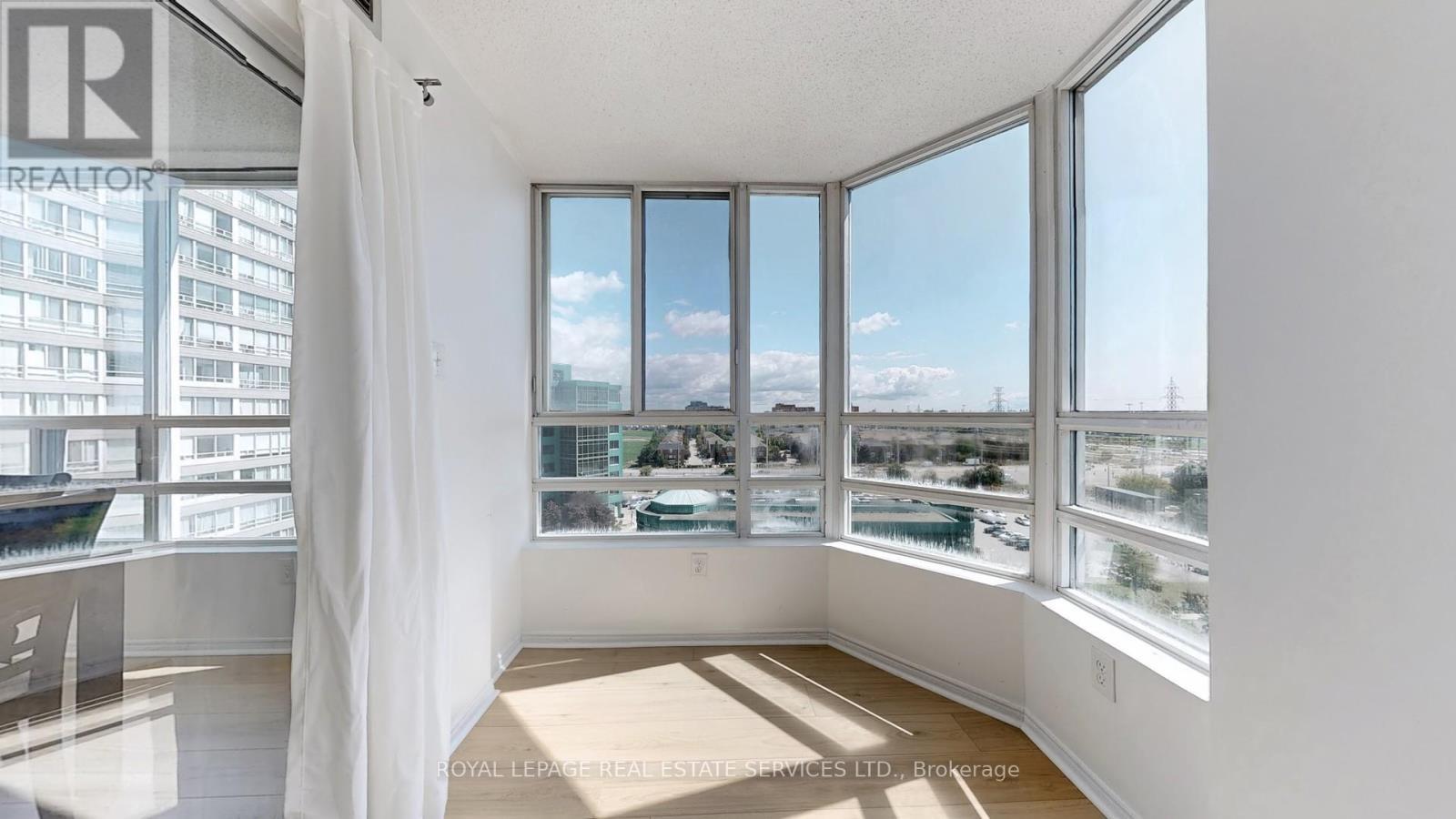 1111 - 50 Kingsbridge Garden, Mississauga, ON - Indoor Photo Showing Other Room