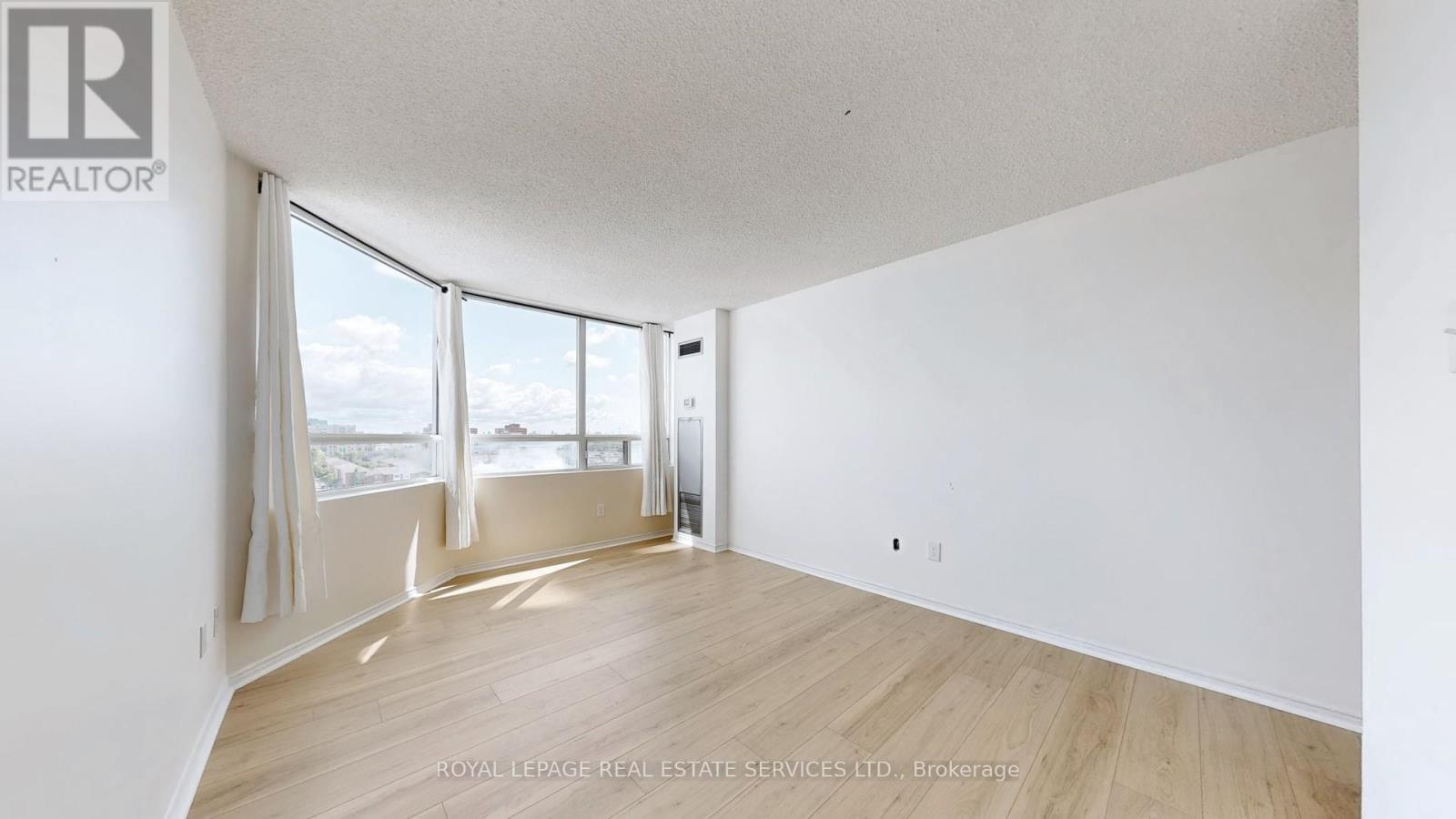 1111 - 50 Kingsbridge Garden, Mississauga, ON - Indoor Photo Showing Other Room