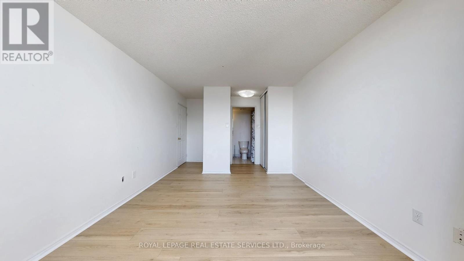 1111 - 50 Kingsbridge Garden, Mississauga, ON - Indoor Photo Showing Other Room