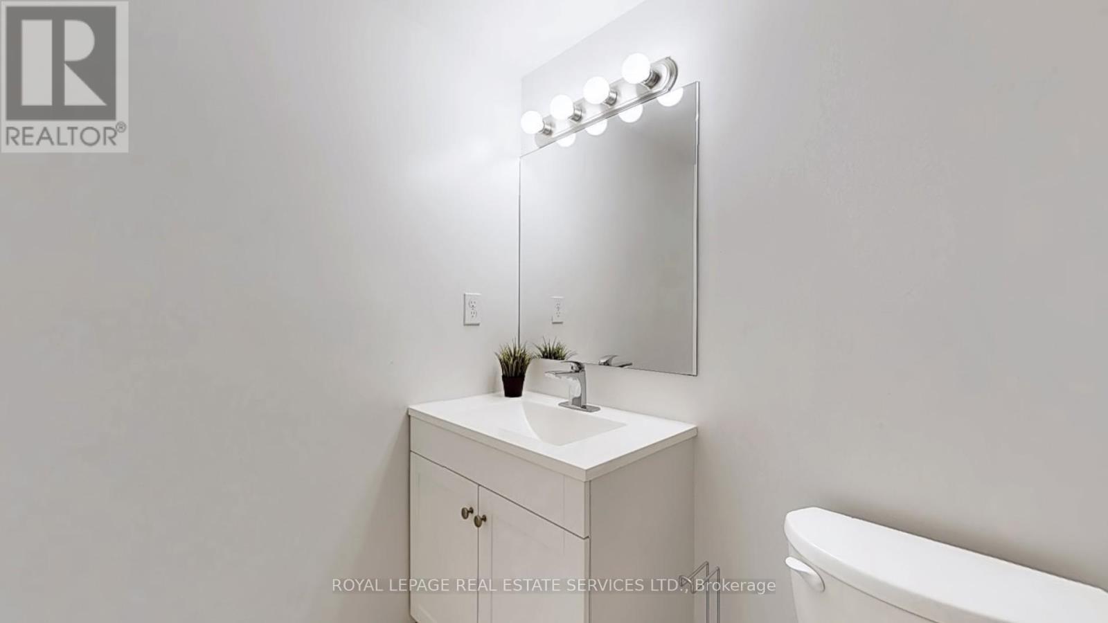1111 - 50 Kingsbridge Garden, Mississauga, ON - Indoor Photo Showing Bathroom