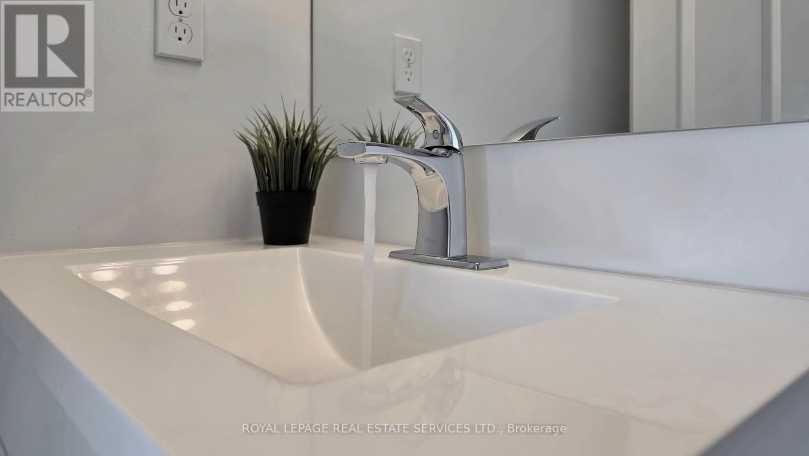 1111 - 50 Kingsbridge Garden, Mississauga, ON -