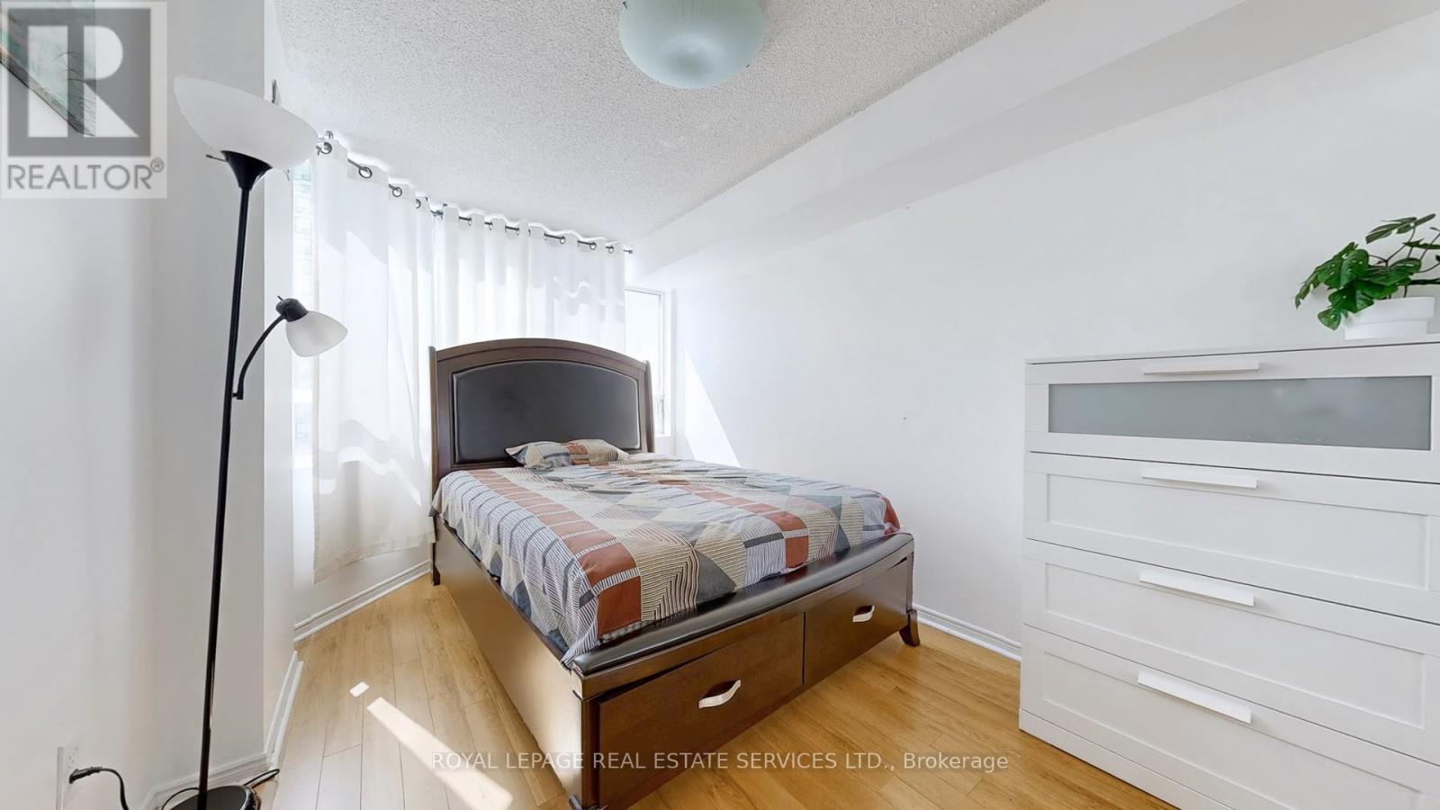 1111 - 50 Kingsbridge Garden, Mississauga, ON - Indoor Photo Showing Bedroom