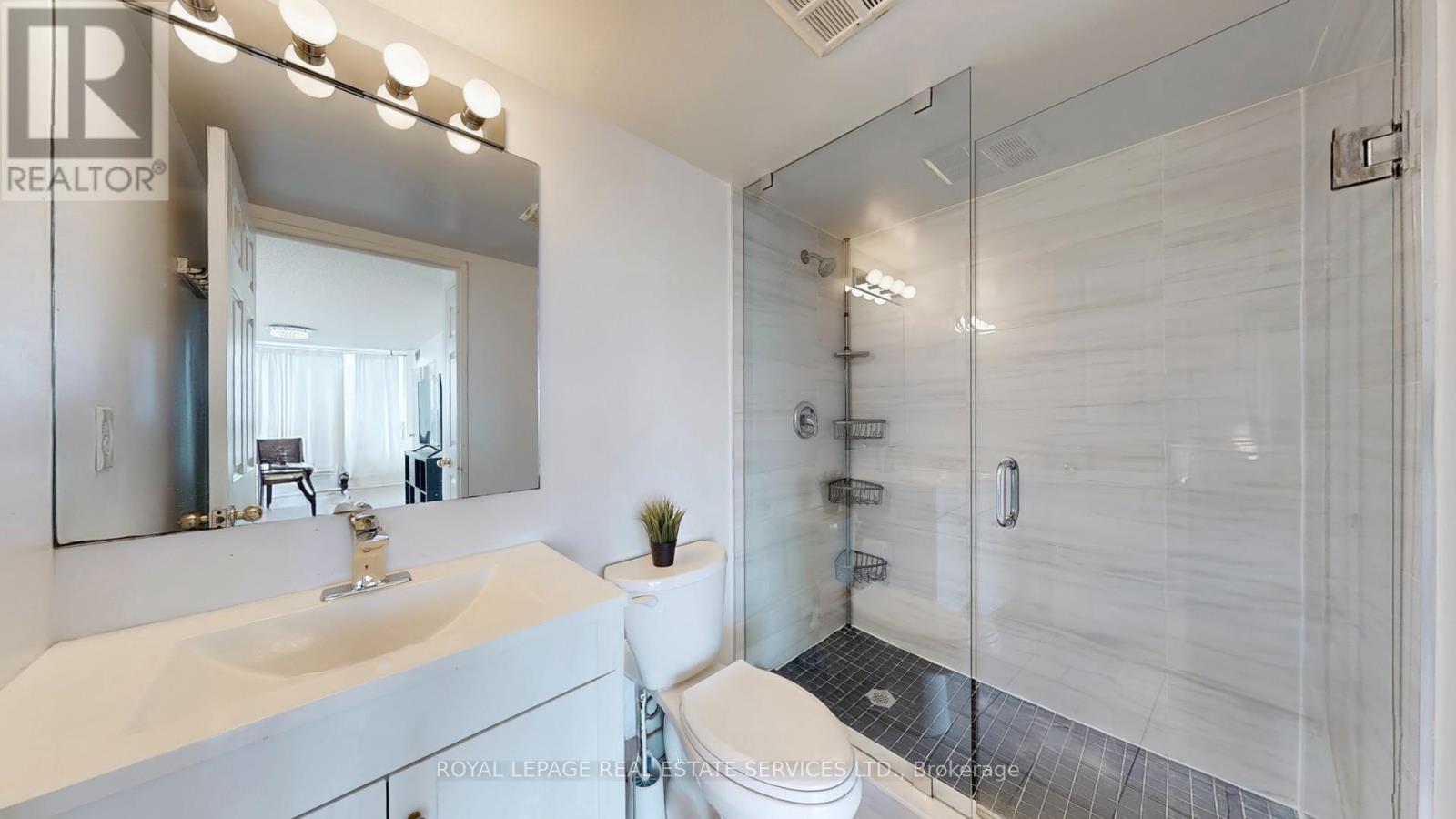 1111 - 50 Kingsbridge Garden, Mississauga, ON - Indoor Photo Showing Bathroom