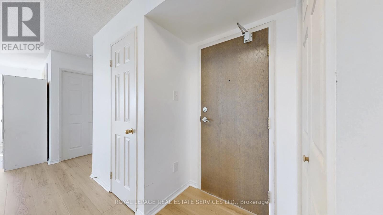 1111 - 50 Kingsbridge Garden, Mississauga, ON - Indoor Photo Showing Other Room