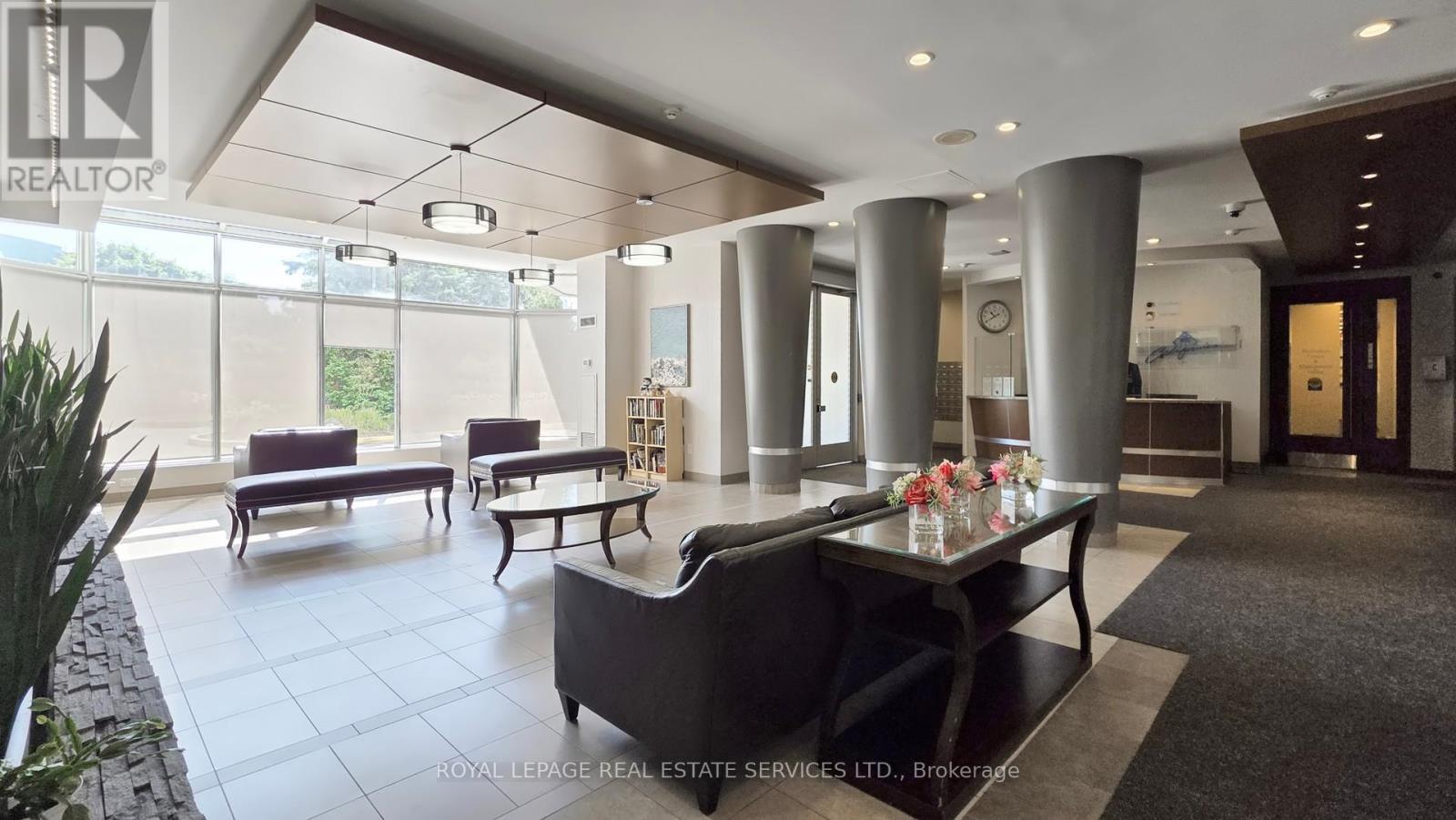 1111 - 50 Kingsbridge Garden, Mississauga, ON - Indoor Photo Showing Other Room