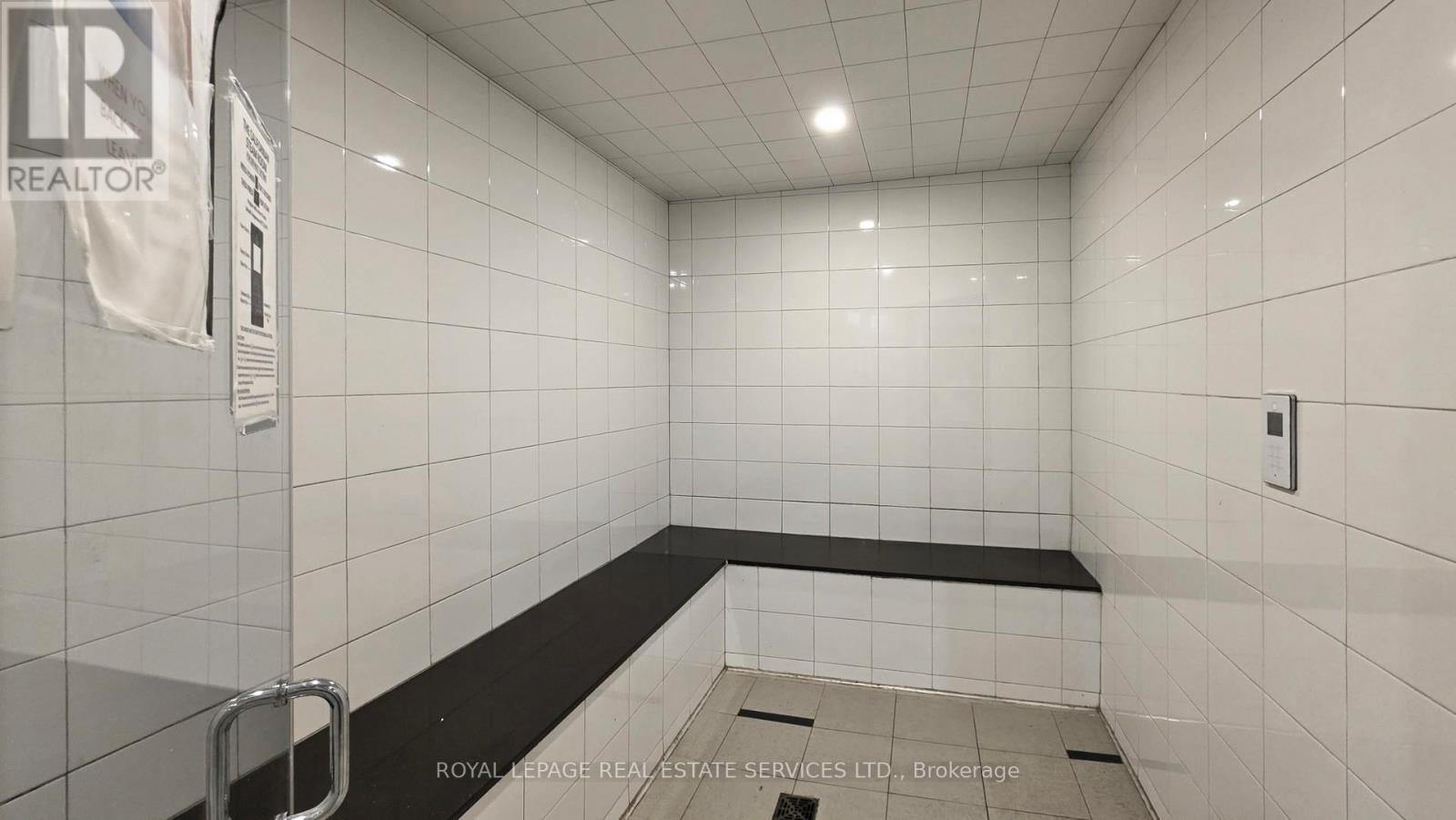 1111 - 50 Kingsbridge Garden, Mississauga, ON - Indoor Photo Showing Bathroom