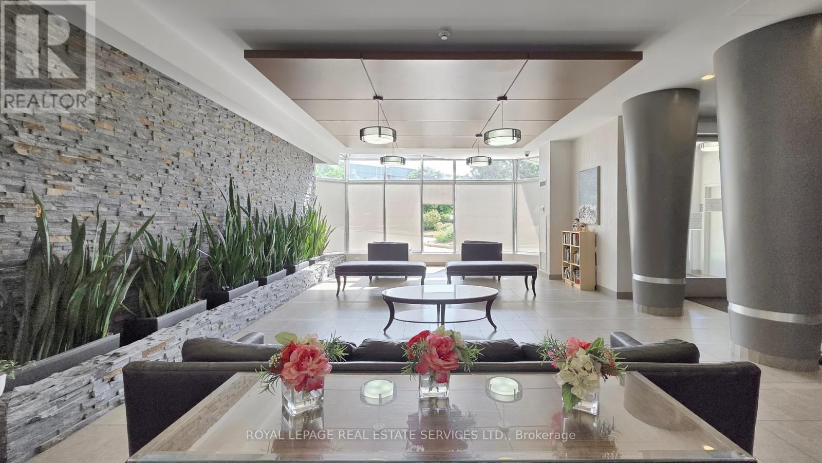 1111 - 50 Kingsbridge Garden, Mississauga, ON - Indoor Photo Showing Dining Room