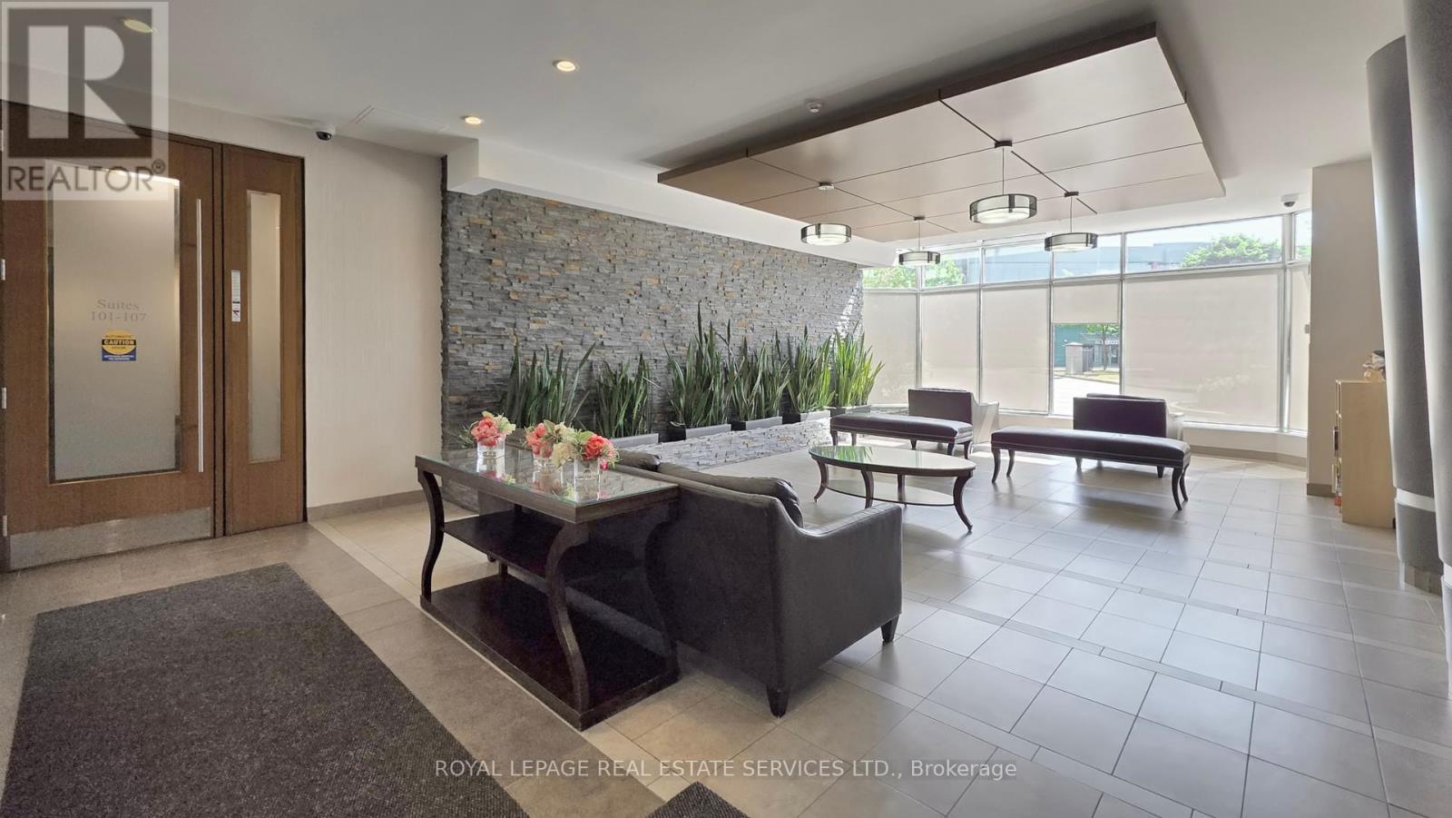 1111 - 50 Kingsbridge Garden, Mississauga, ON - Indoor Photo Showing Other Room