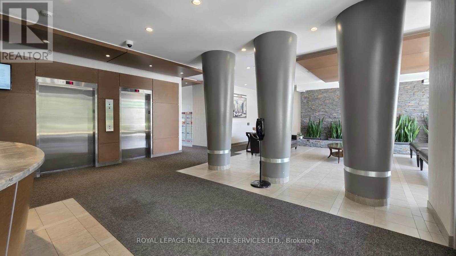 1111 - 50 Kingsbridge Garden, Mississauga, ON - Indoor Photo Showing Other Room