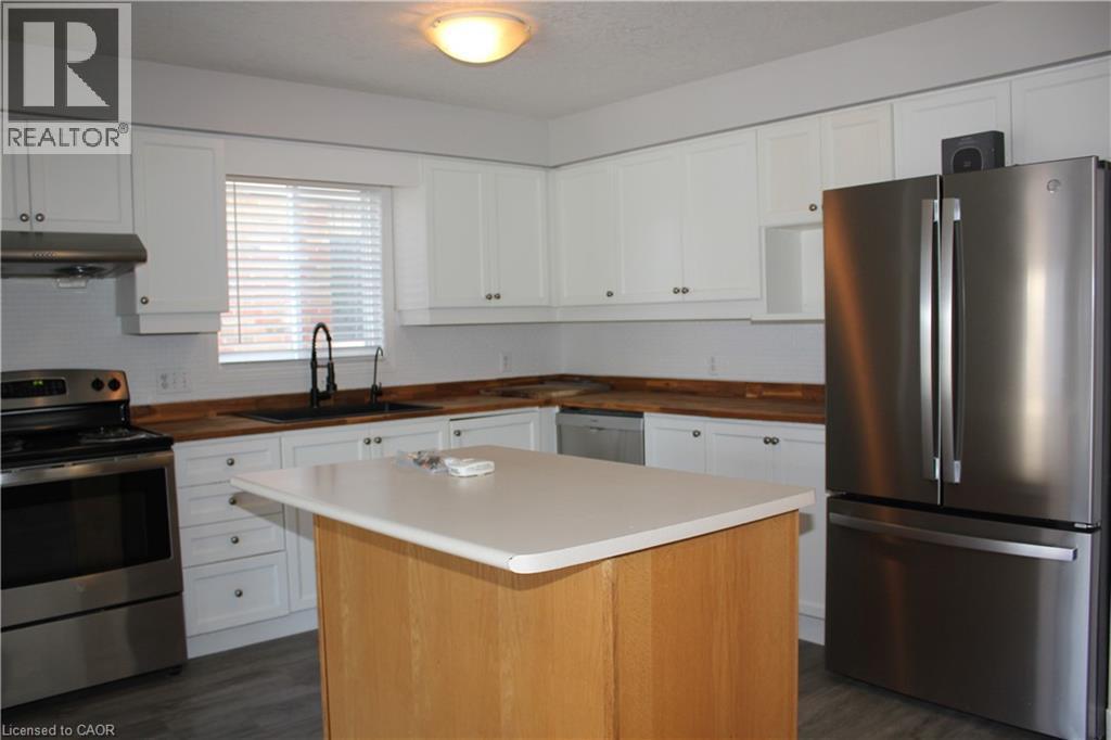 590 Little Dover Crescent, Waterloo, ON - Indoor Photo Showing Kitchen