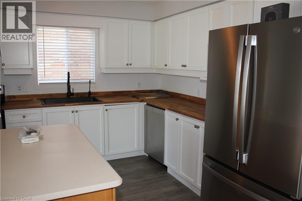 590 Little Dover Crescent, Waterloo, ON - Indoor Photo Showing Kitchen