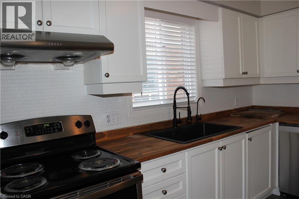 590 Little Dover Crescent, Waterloo, ON - Indoor Photo Showing Kitchen