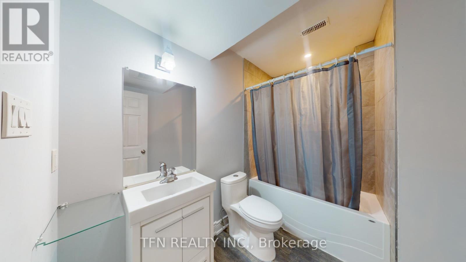 Lower - 1048 Gilmore Avenue, Innisfil, ON - Indoor Photo Showing Bathroom