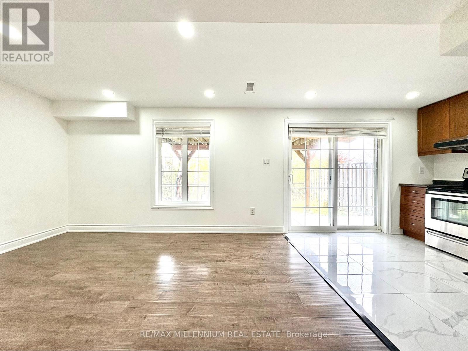 Walk Out Unit - 41 Stoneylake (Lower) Avenue, Brampton, ON