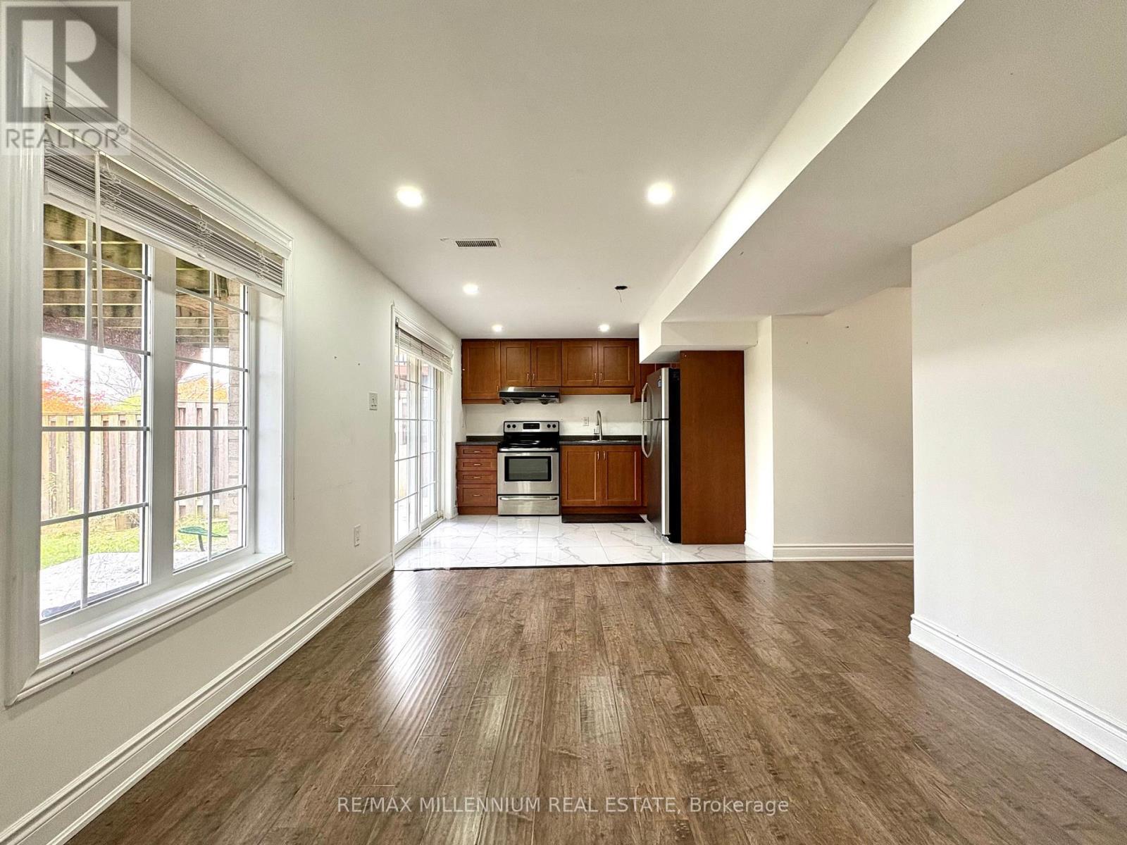 Walk Out Unit - 41 Stoneylake (Lower) Avenue, Brampton, ON