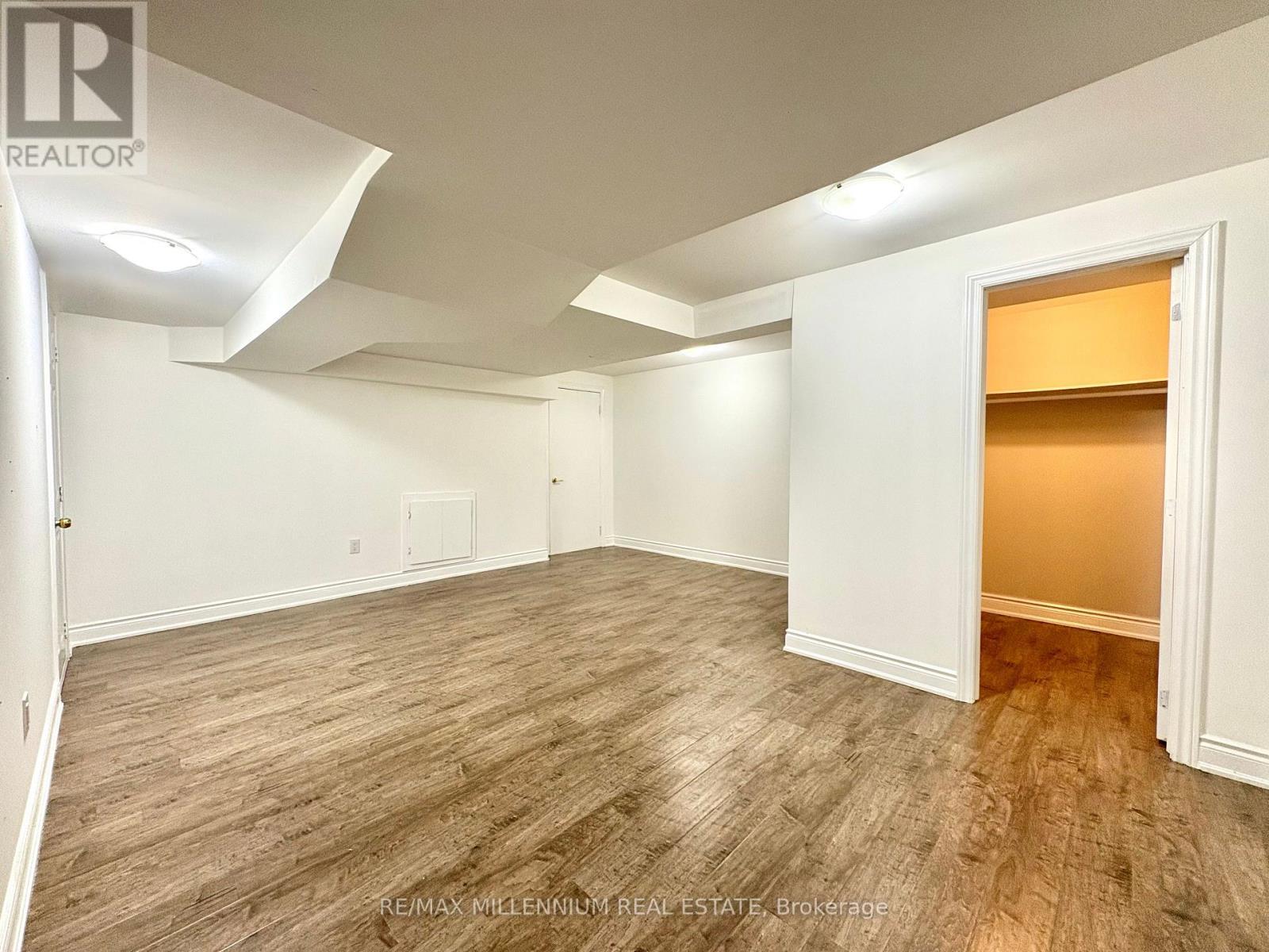 Walk Out Unit - 41 Stoneylake (Lower) Avenue, Brampton, ON