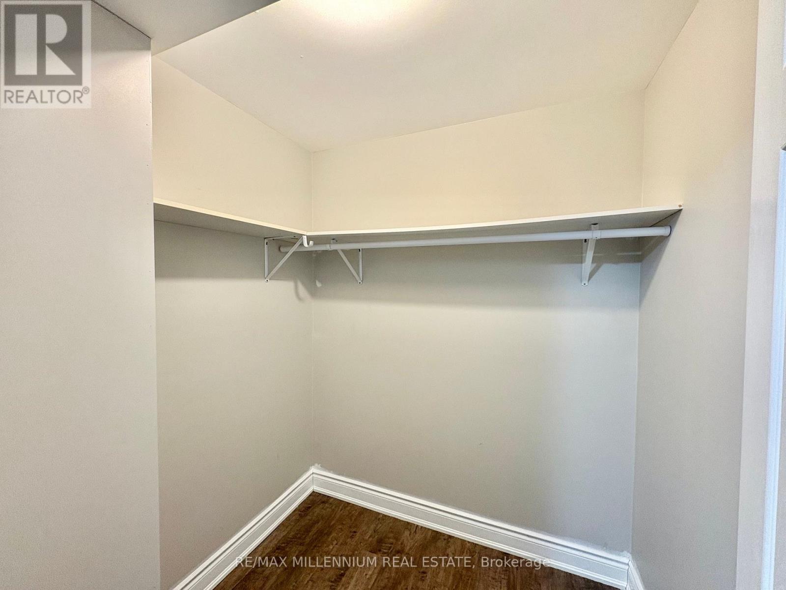 Walk Out Unit - 41 Stoneylake (Lower) Avenue, Brampton, ON