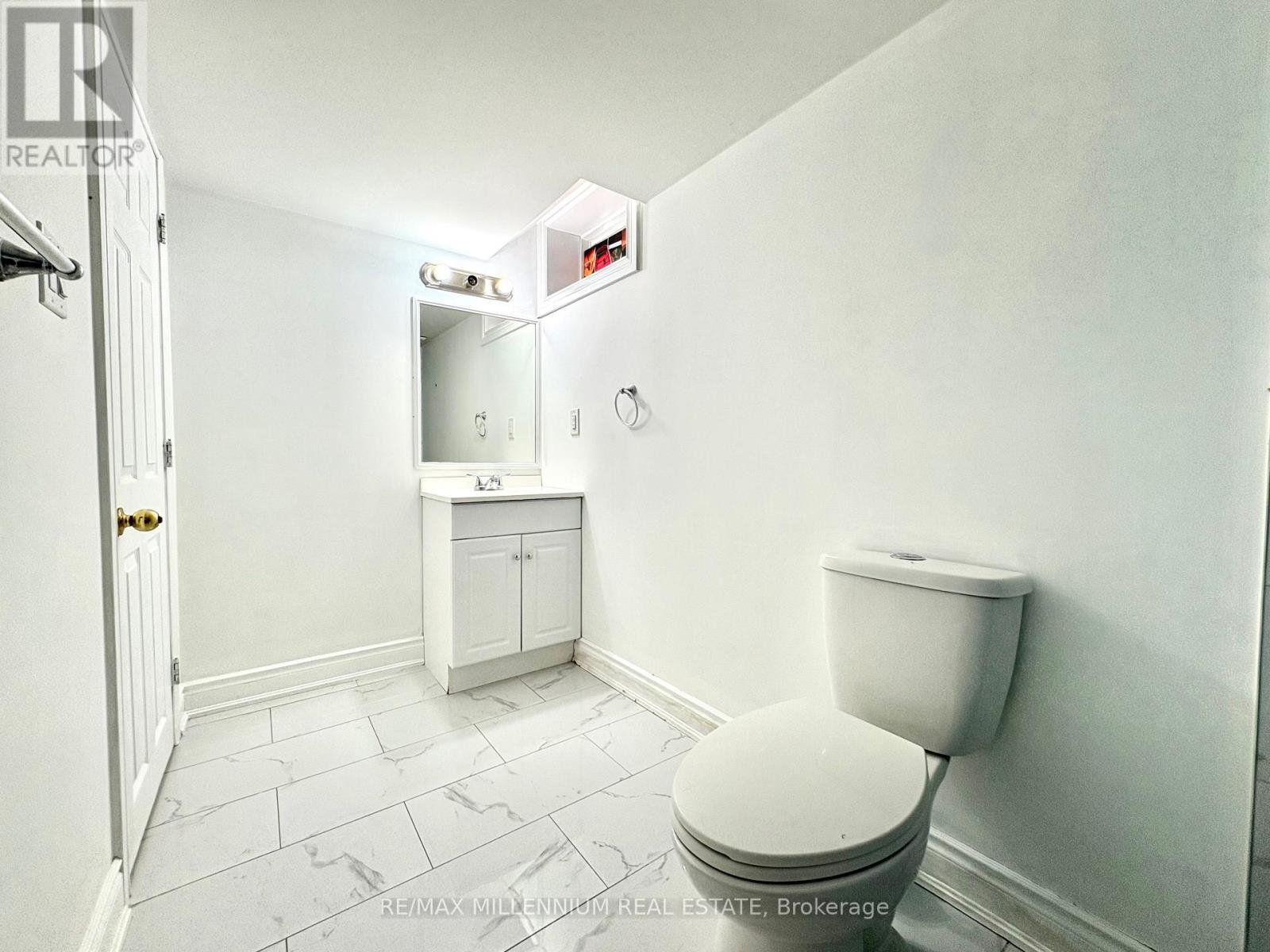 Walk Out Unit - 41 Stoneylake (Lower) Avenue, Brampton, ON