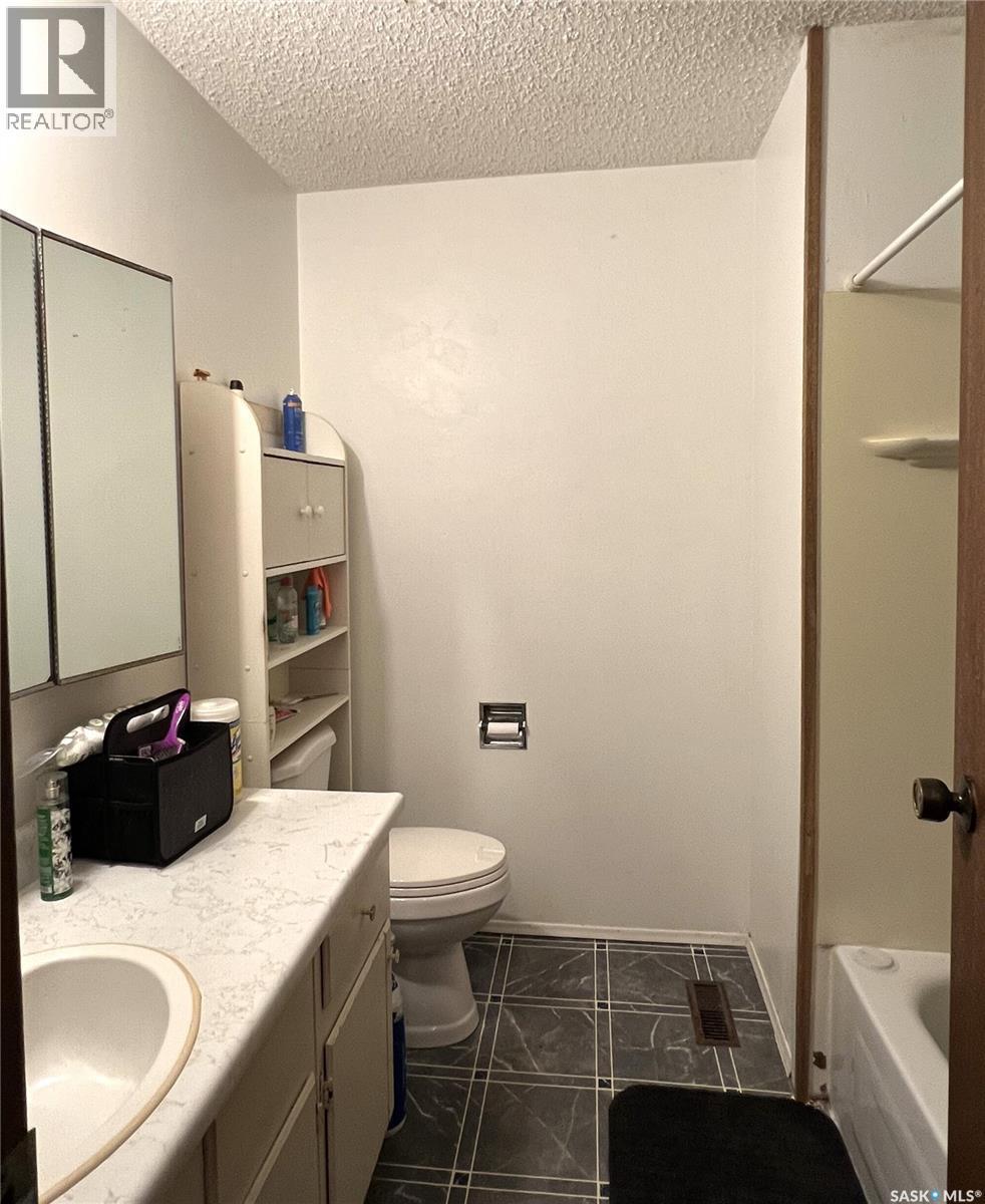 904 Railway Avenue, Loon Lake, SK - Indoor Photo Showing Bathroom