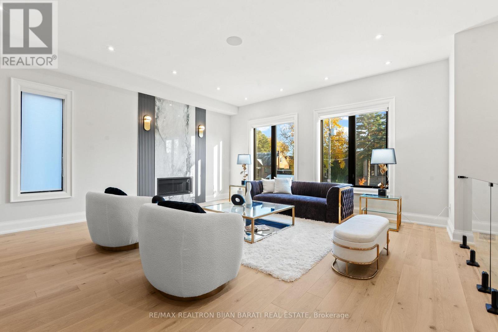 422 Hounslow Avenue, Toronto, ON - Indoor Photo Showing Living Room