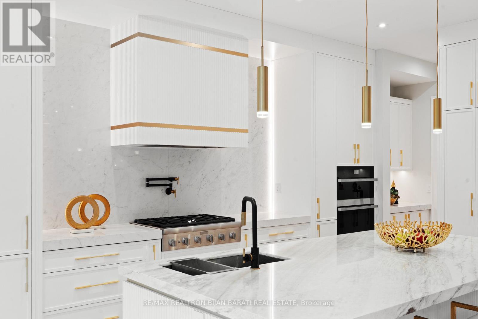 422 Hounslow Avenue, Toronto, ON - Indoor Photo Showing Kitchen With Double Sink With Upgraded Kitchen