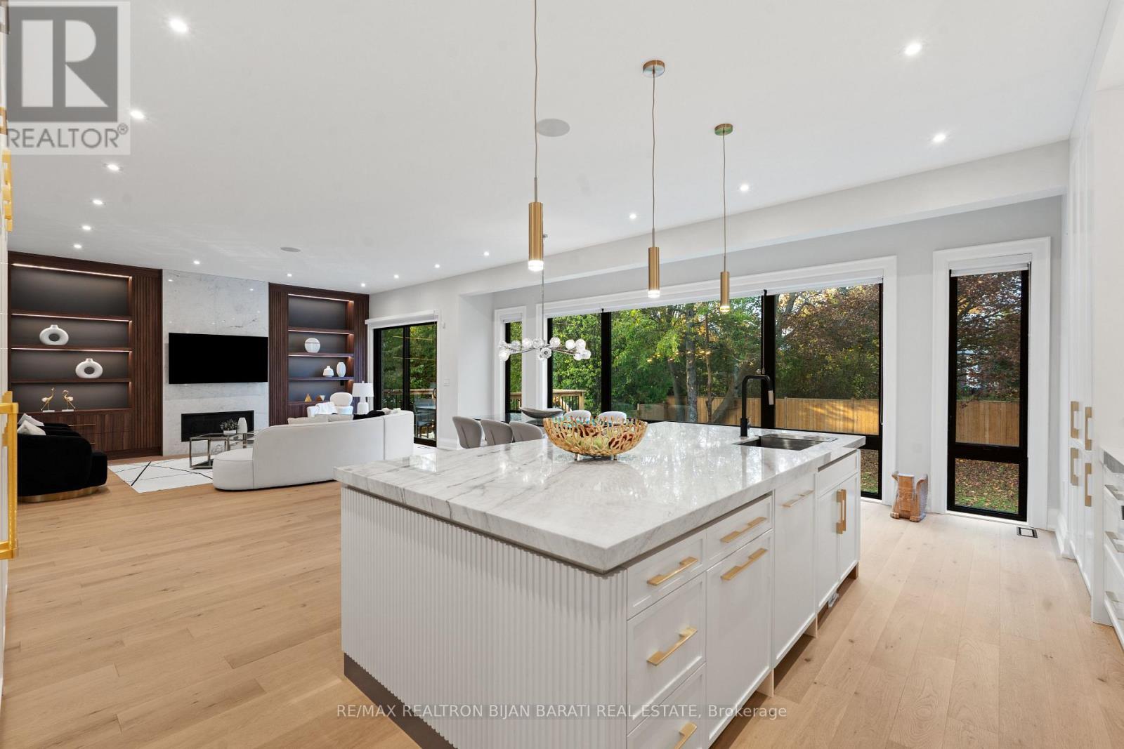 422 Hounslow Avenue, Toronto, ON - Indoor Photo Showing Kitchen With Upgraded Kitchen