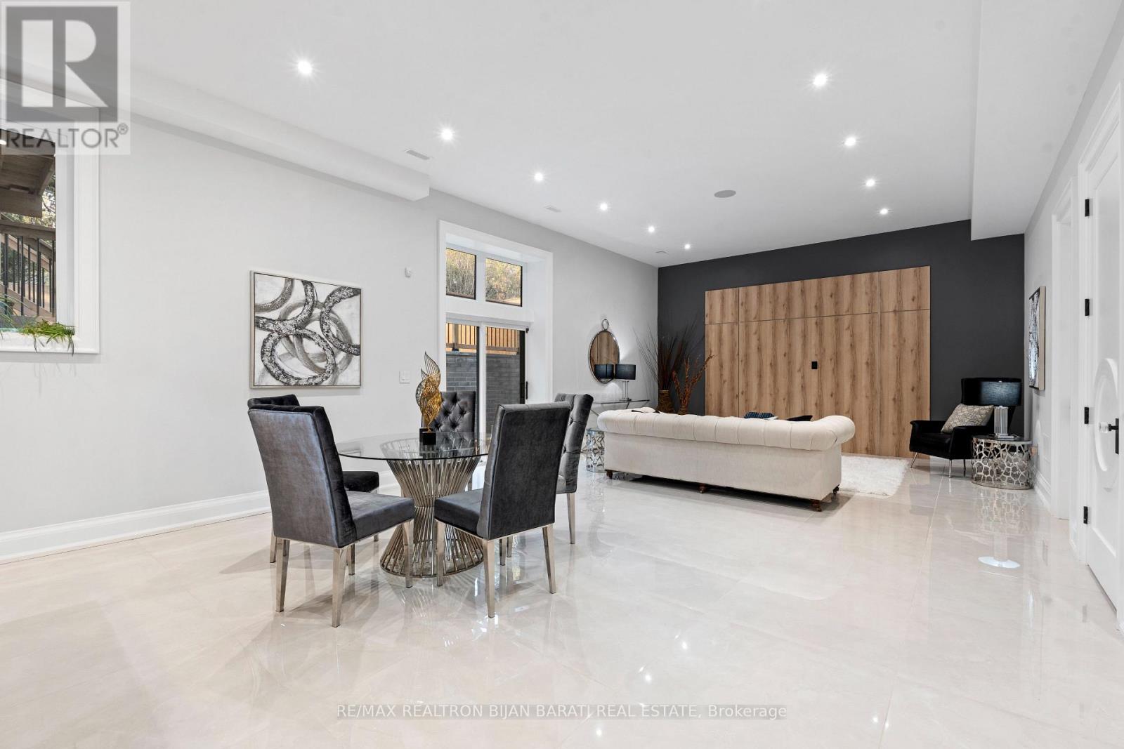 422 Hounslow Avenue, Toronto, ON - Indoor