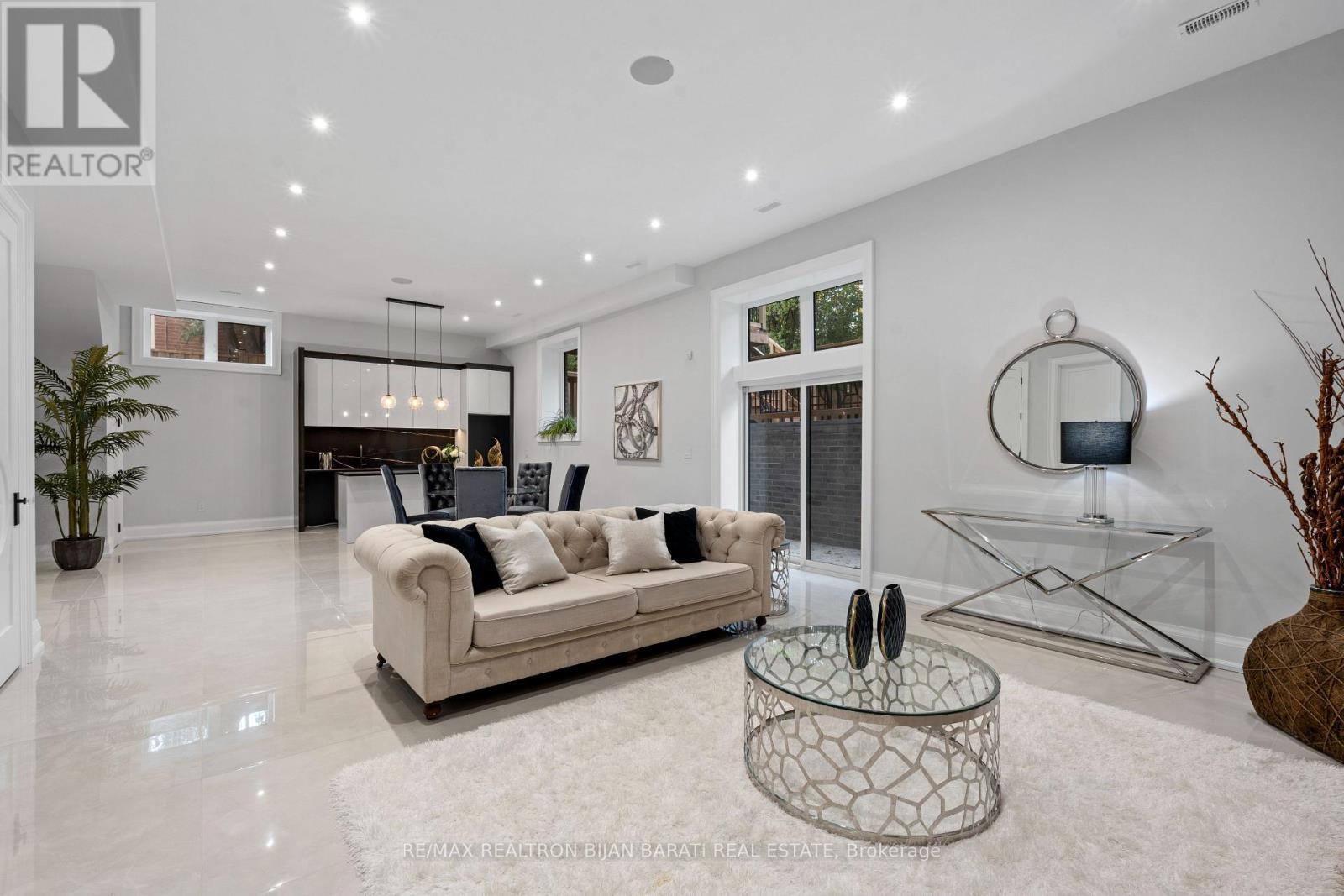 422 Hounslow Avenue, Toronto, ON - Indoor Photo Showing Living Room