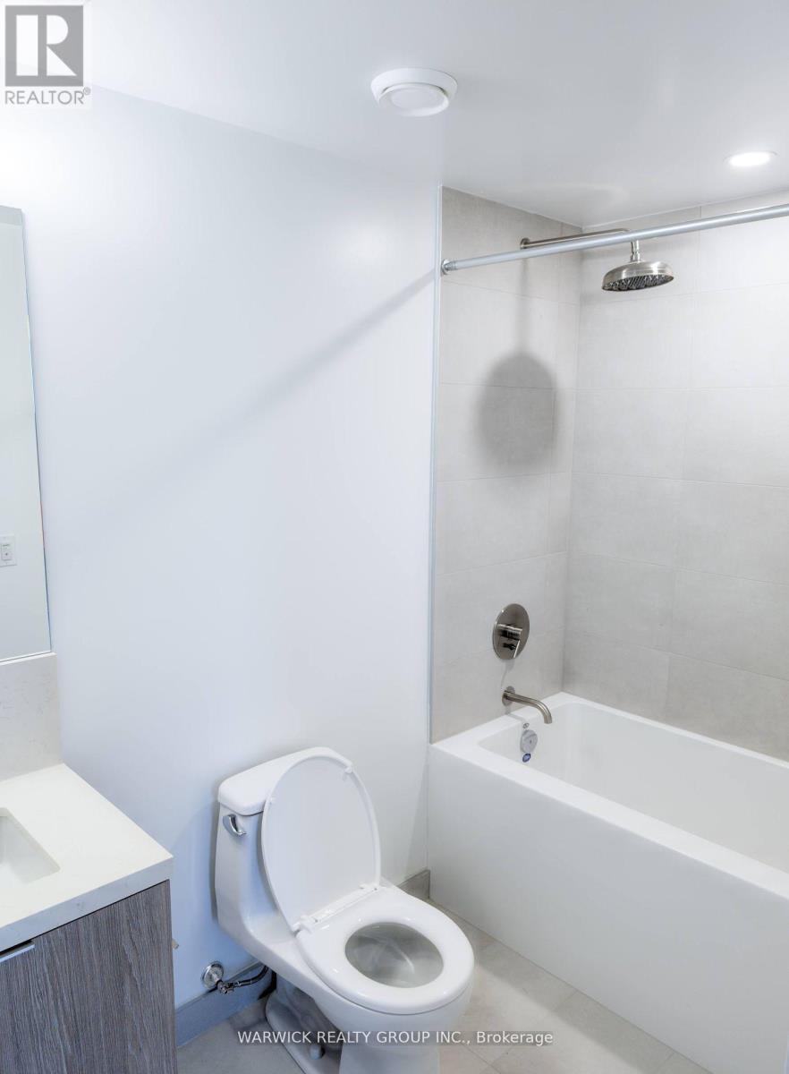 532 - 2020 Bathurst Street, Toronto, ON - Indoor Photo Showing Bathroom